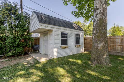 Tiny photo for 833 River Road, Maumee, OH 43537 (MLS # 10011882)