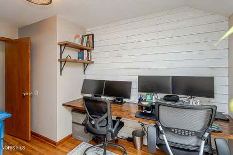 Tiny photo for 833 River Road, Maumee, OH 43537 (MLS # 10011882)