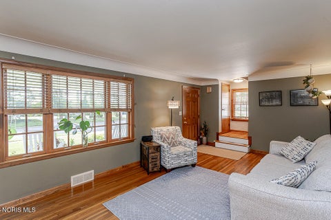 Tiny photo for 833 River Road, Maumee, OH 43537 (MLS # 10011882)