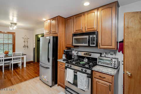 Tiny photo for 833 River Road, Maumee, OH 43537 (MLS # 10011882)
