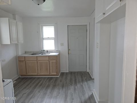 Tiny photo for 1336 E Broadway Street, Toledo, OH 43605 (MLS # 10007434)