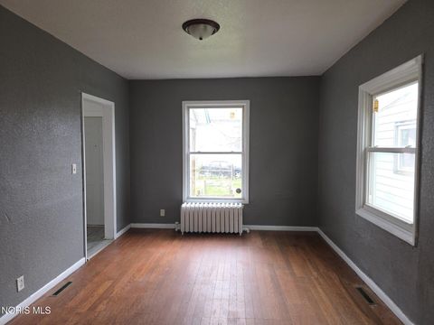 Tiny photo for 1336 E Broadway Street, Toledo, OH 43605 (MLS # 10007434)