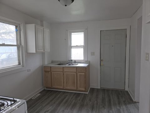 Tiny photo for 1336 E Broadway Street, Toledo, OH 43605 (MLS # 10007434)