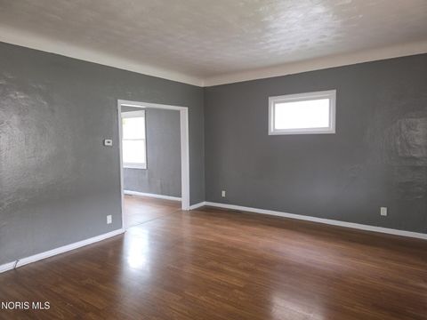 Tiny photo for 1336 E Broadway Street, Toledo, OH 43605 (MLS # 10007434)