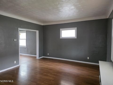 Tiny photo for 1336 E Broadway Street, Toledo, OH 43605 (MLS # 10007434)