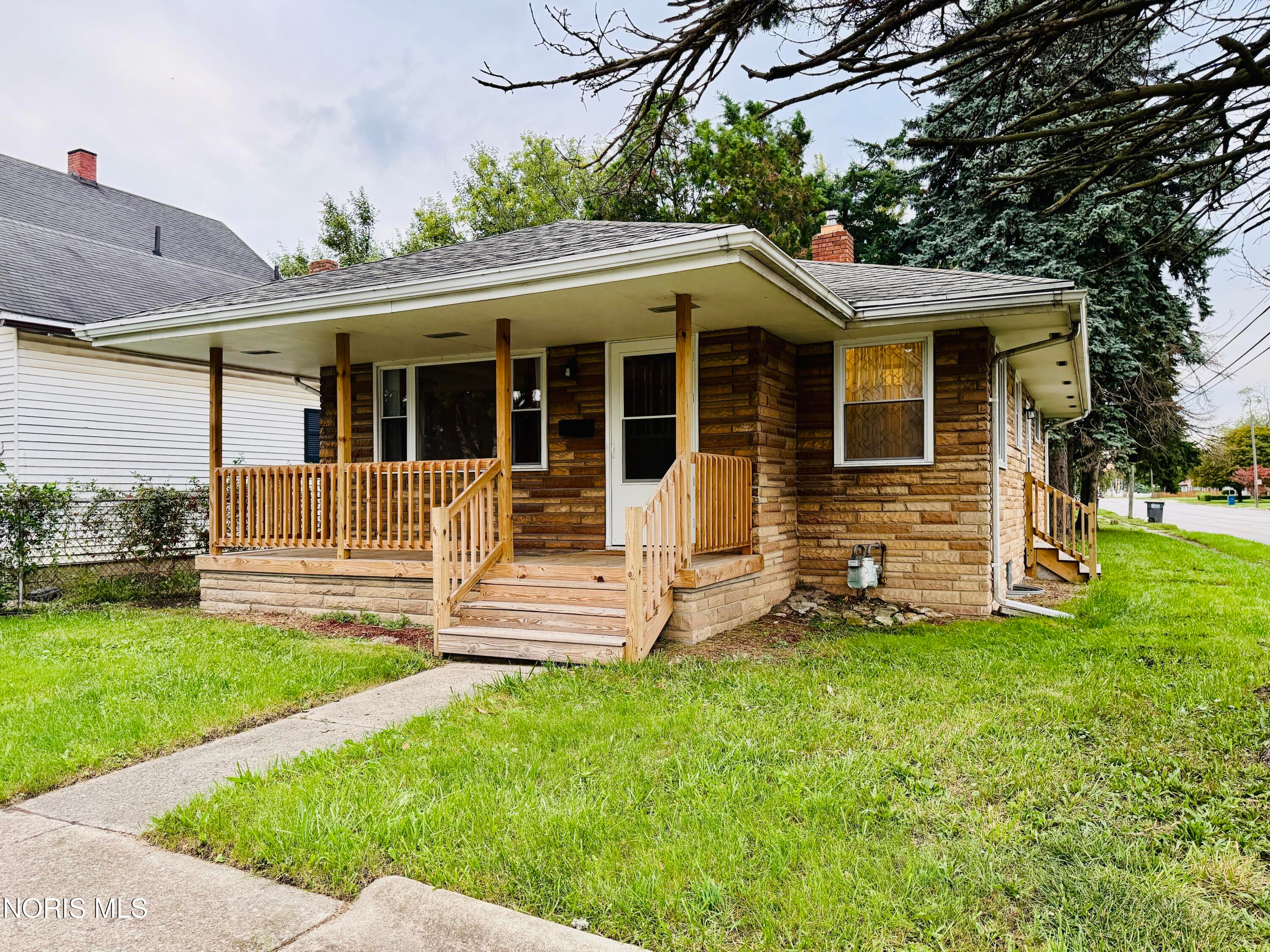 3429 Maple Street
