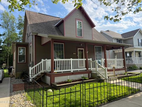Photo of 517 Center Street, Findlay, OH 45840 (MLS # 10007462)