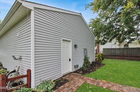 Tiny photo for 423 Fulton Street, Port Clinton, OH 43452 (MLS # 10000568)