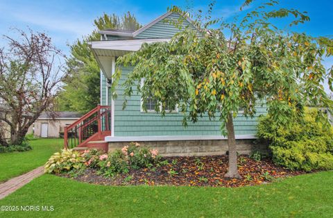Tiny photo for 423 Fulton Street, Port Clinton, OH 43452 (MLS # 10000568)