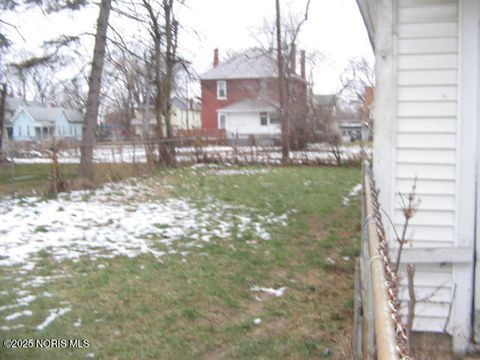 Tiny photo for 860 Prouty Avenue, Toledo, OH 43609 (MLS # 10002593)