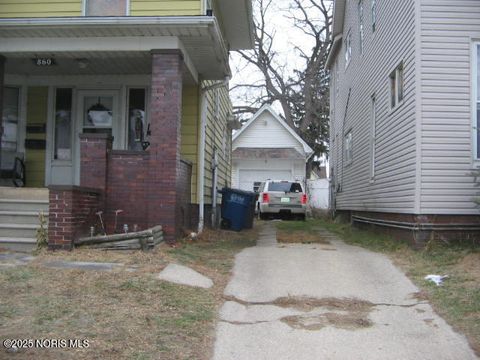 Tiny photo for 860 Prouty Avenue, Toledo, OH 43609 (MLS # 10002593)