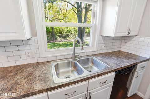 Tiny photo for 3732 Fairwood Drive, Sylvania, OH 43560 (MLS # 10007274)