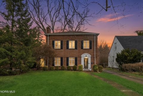 Photo of 2850 Kenwood Boulevard, Toledo, OH 43606 (MLS # 10004338)