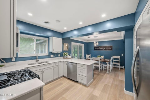 Tiny photo for 305 Parkview Drive, Walbridge, OH 43465 (MLS # 10010799)