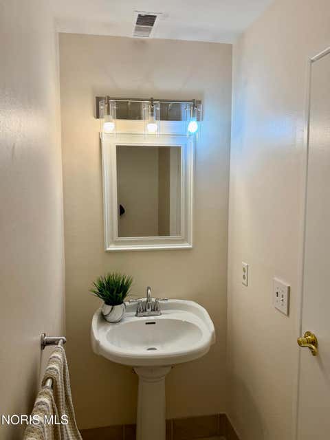 Tiny photo for 6818 Fenwyck Road #Apt 4, Maumee, OH 43537 (MLS # 10012499)