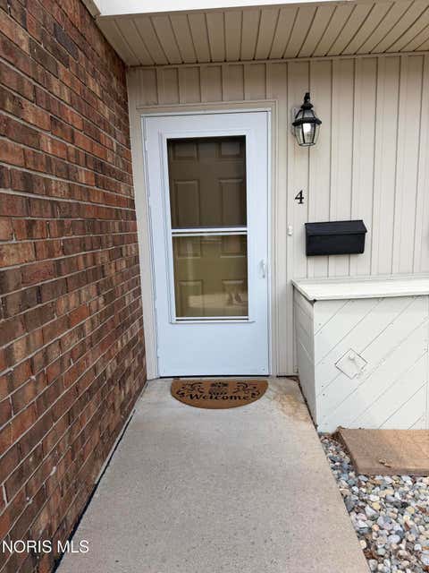 Tiny photo for 6818 Fenwyck Road #Apt 4, Maumee, OH 43537 (MLS # 10012499)