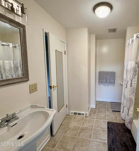 Tiny photo for 6818 Fenwyck Road #Apt 4, Maumee, OH 43537 (MLS # 10012499)