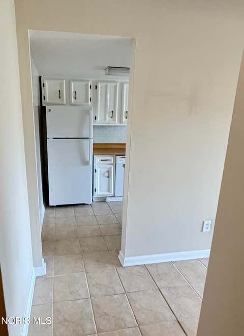 Tiny photo for 6818 Fenwyck Road #Apt 4, Maumee, OH 43537 (MLS # 10012499)