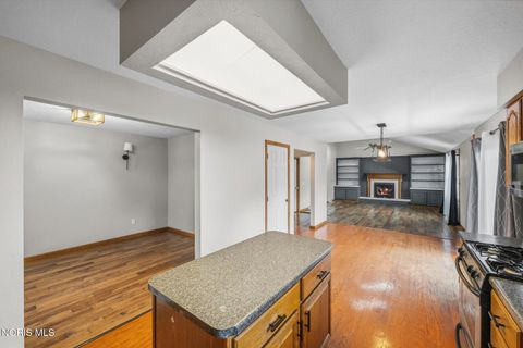 Tiny photo for 1236 Grassy Court, Rossford, OH 43460 (MLS # 10010313)