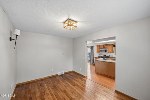 Tiny photo for 1236 Grassy Court, Rossford, OH 43460 (MLS # 10010313)