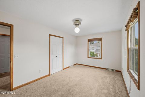 Tiny photo for 1236 Grassy Court, Rossford, OH 43460 (MLS # 10010313)