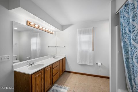 Tiny photo for 1236 Grassy Court, Rossford, OH 43460 (MLS # 10010313)