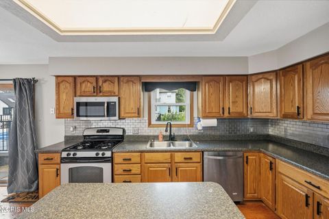 Tiny photo for 1236 Grassy Court, Rossford, OH 43460 (MLS # 10010313)