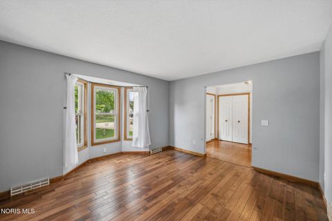 Tiny photo for 1236 Grassy Court, Rossford, OH 43460 (MLS # 10010313)