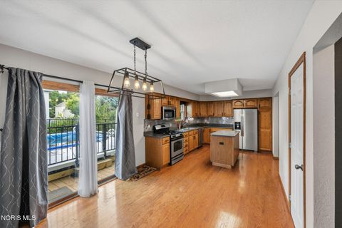 Tiny photo for 1236 Grassy Court, Rossford, OH 43460 (MLS # 10010313)