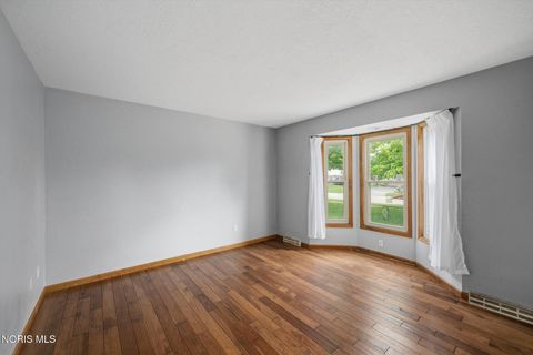 Tiny photo for 1236 Grassy Court, Rossford, OH 43460 (MLS # 10010313)