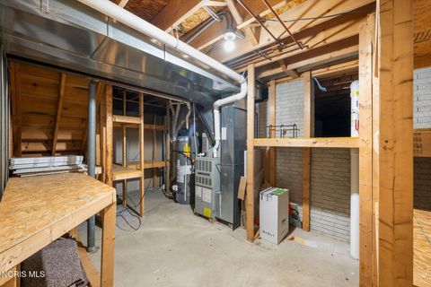 Tiny photo for 1236 Grassy Court, Rossford, OH 43460 (MLS # 10010313)