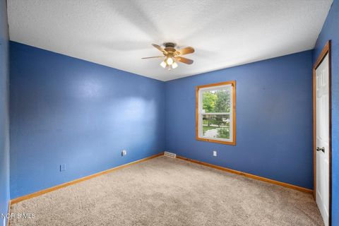 Tiny photo for 1236 Grassy Court, Rossford, OH 43460 (MLS # 10010313)