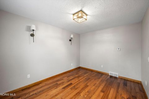 Tiny photo for 1236 Grassy Court, Rossford, OH 43460 (MLS # 10010313)