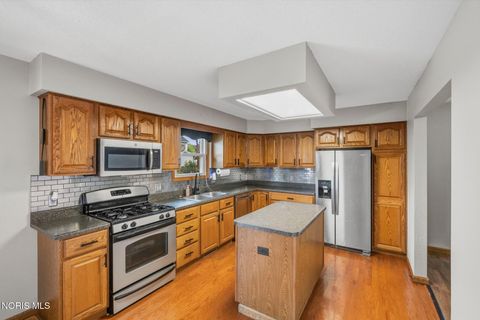 Tiny photo for 1236 Grassy Court, Rossford, OH 43460 (MLS # 10010313)