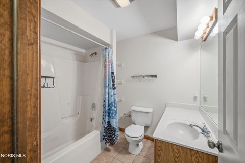 Tiny photo for 1236 Grassy Court, Rossford, OH 43460 (MLS # 10010313)