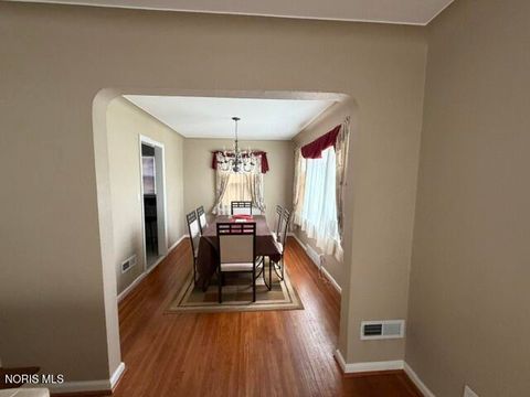 Tiny photo for 2515 Goddard Road, Toledo, OH 43606 (MLS # 10006466)