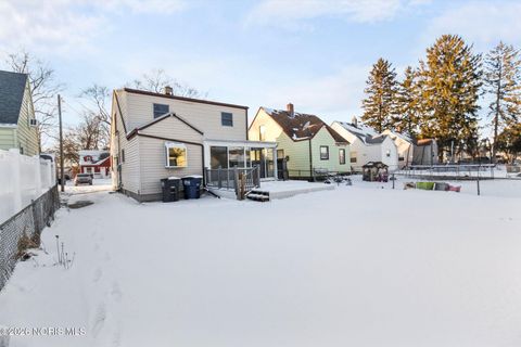 Tiny photo for 933 Fries Avenue, Toledo, OH 43609 (MLS # 10003181)