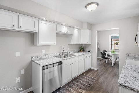 Tiny photo for 933 Fries Avenue, Toledo, OH 43609 (MLS # 10003181)