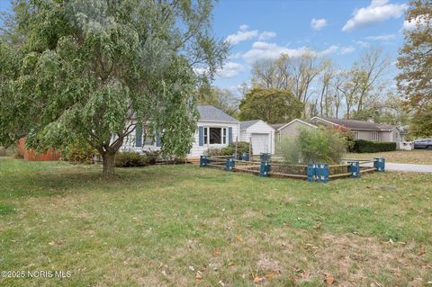 Tiny photo for 733 Conneaut Avenue, Bowling Green, OH 43402 (MLS # 10000396)