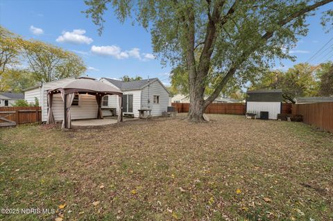 Tiny photo for 733 Conneaut Avenue, Bowling Green, OH 43402 (MLS # 10000396)