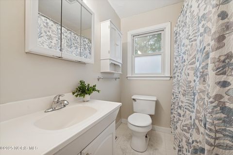 Tiny photo for 733 Conneaut Avenue, Bowling Green, OH 43402 (MLS # 10000396)
