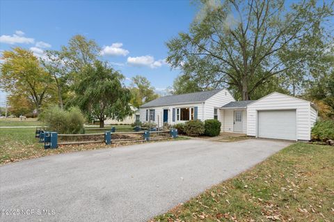 Tiny photo for 733 Conneaut Avenue, Bowling Green, OH 43402 (MLS # 10000396)