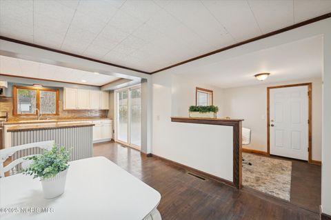 Tiny photo for 733 Conneaut Avenue, Bowling Green, OH 43402 (MLS # 10000396)
