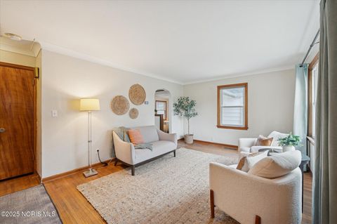 Tiny photo for 733 Conneaut Avenue, Bowling Green, OH 43402 (MLS # 10000396)