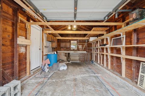 Tiny photo for 733 Conneaut Avenue, Bowling Green, OH 43402 (MLS # 10000396)