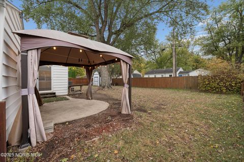 Tiny photo for 733 Conneaut Avenue, Bowling Green, OH 43402 (MLS # 10000396)