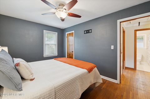 Tiny photo for 733 Conneaut Avenue, Bowling Green, OH 43402 (MLS # 10000396)