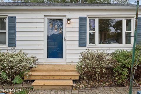 Tiny photo for 733 Conneaut Avenue, Bowling Green, OH 43402 (MLS # 10000396)