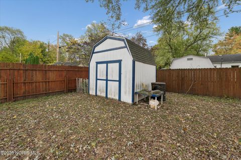 Tiny photo for 733 Conneaut Avenue, Bowling Green, OH 43402 (MLS # 10000396)