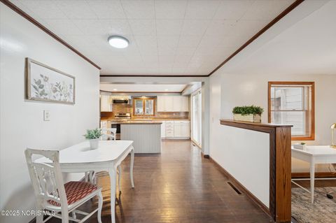Tiny photo for 733 Conneaut Avenue, Bowling Green, OH 43402 (MLS # 10000396)